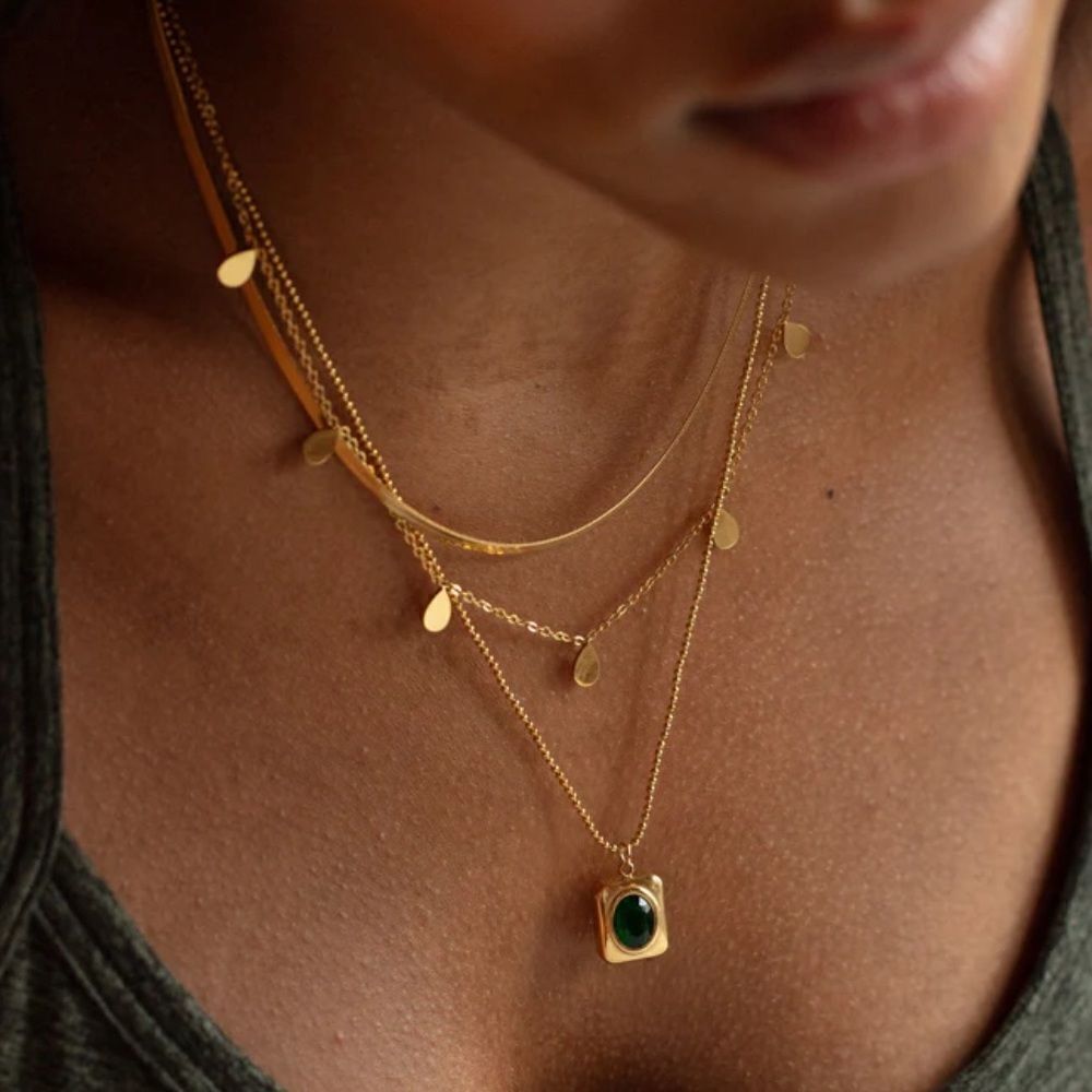 Elegant Gold Layered Necklace with Green Pendant